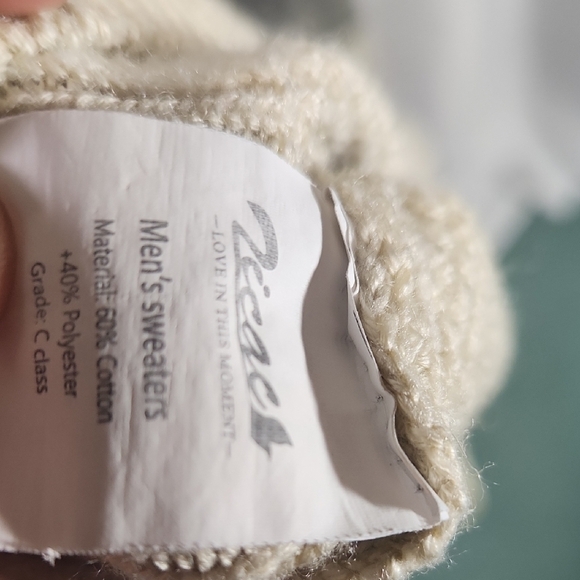 Stylish Men's Crewneck Sweater in Black, Gray, and Cream - Picture 3 of 3